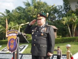 Semarak HUT RI ke-79, Karo SDM Polda Kaltim Pimpin Upacara Penurunan Bendera